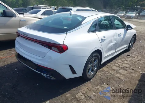 2022 Kia K5 Lxs z USA, uszkodzony, nr VIN 5XXG14J29NG144624